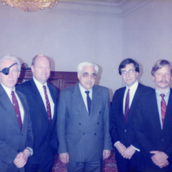 Ричард Ран, Джеймс Милър III, министър-председателят Андрей Луканов, Марк Блумфийлд, Роналд Ът.