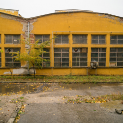 Сградата на механичния цех във фирма "Самел 90", в бившия военен завод "Христо Ников", Самоков