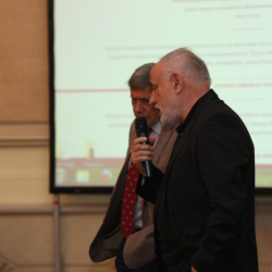 Красен Станчев и Боян Славенков по време на дискусията.